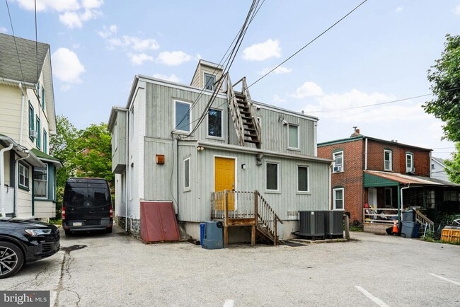 Building Photo - 890 County Line Rd