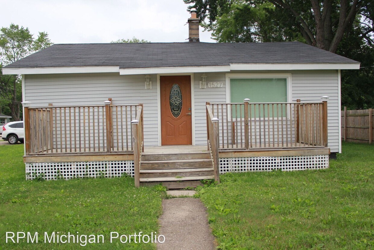 3 Br 1 Bath House 1527 Reeder Ave House For Rent In Benton Harbor Mi Apartments Com