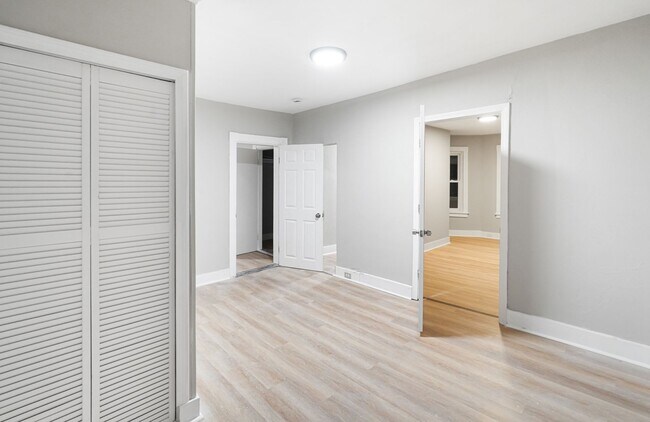 Building Photo - 138 Elm St