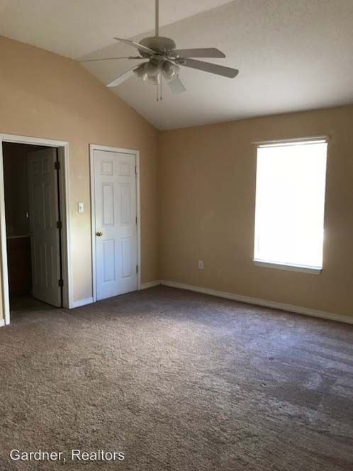 Building Photo - 15111 Deer Creek Dr
