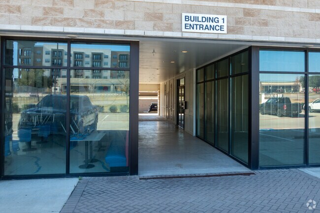 Entrada - Sojourn at the Realm