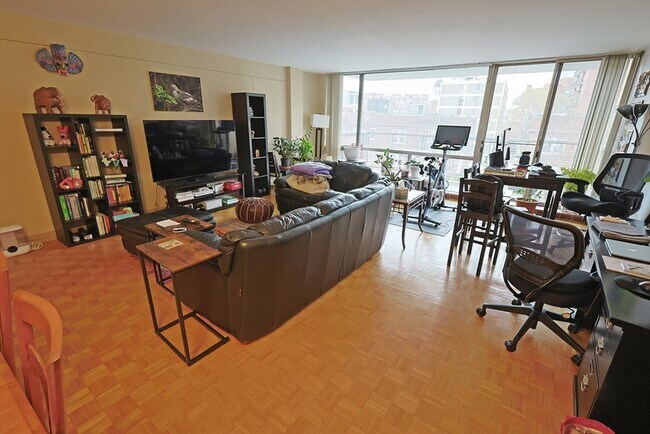 Foto del edificio - 45 Longwood Ave