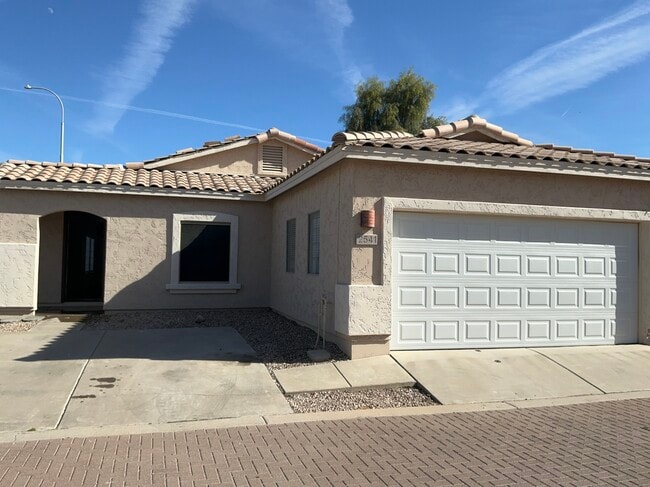 Building Photo - 2541 E La Costa Dr