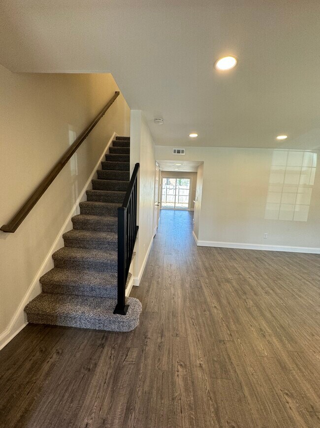 Building Photo - 376 Circuit Ln