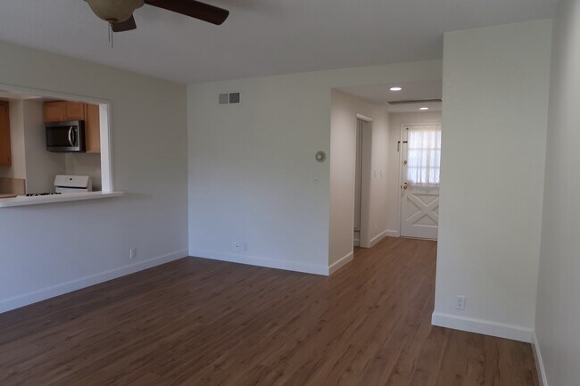 Building Photo - 8904 Garibaldi Ave