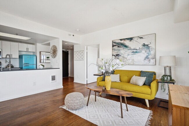Living Room - 988 Franklin St
