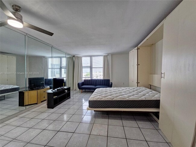 Building Photo - 2899 Collins Ave