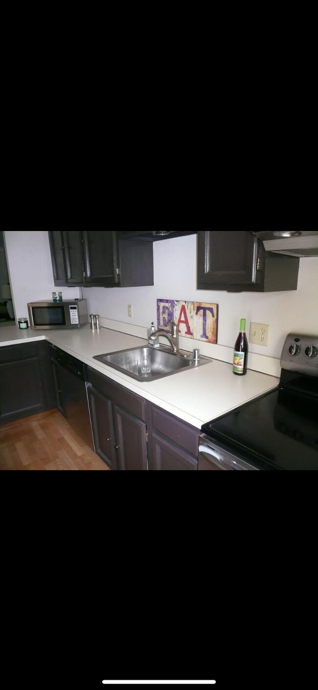 Foto del edificio - 704 Woodlawn Ave