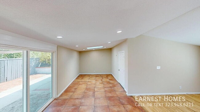 Foto del edificio - 7749 Grove St