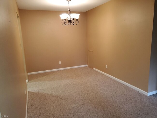 Building Photo - 205 Provincial Ct