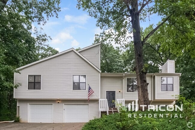 Building Photo - 3833 Greenbrook Dr