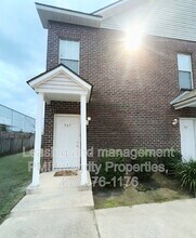 Building Photo - 4625 Burbank Dr