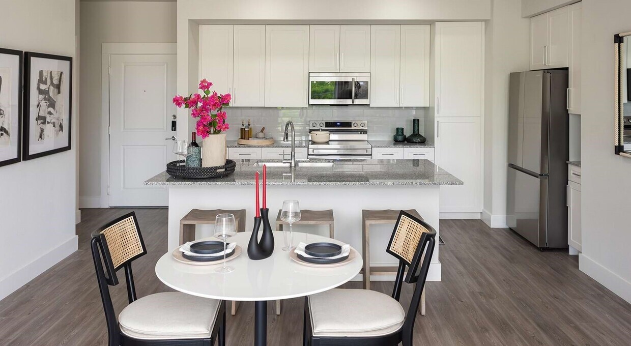 Primary Photo - 2425 Bell St