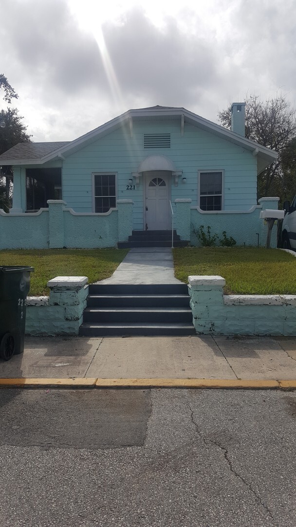 1 Bedroom 1 bath - 1 Bedroom 1 bath House