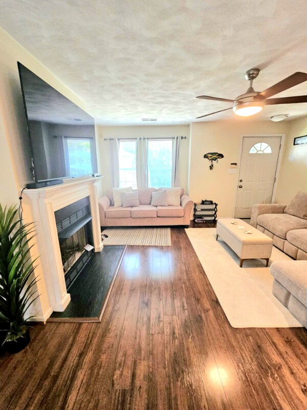 Building Photo - 2465 London Pointe Dr