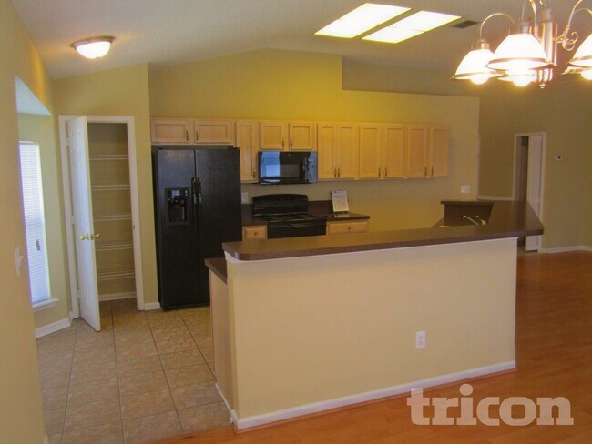 Building Photo - 325 Island View Cir