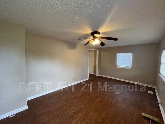 Building Photo - 1077 Williston Rd
