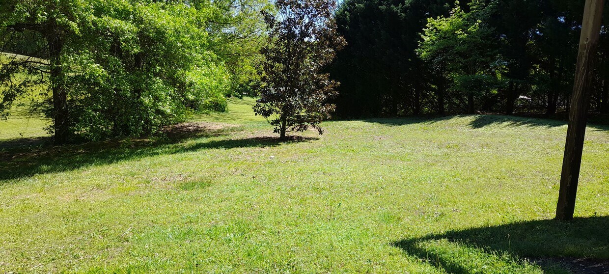 Building Photo - COMING SOON - Spacious 4 Bedroom 3 bath in...