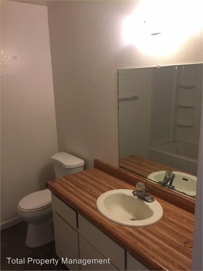 Building Photo - 3 br, 1 bath House - 1198 S. Vetter Dr.