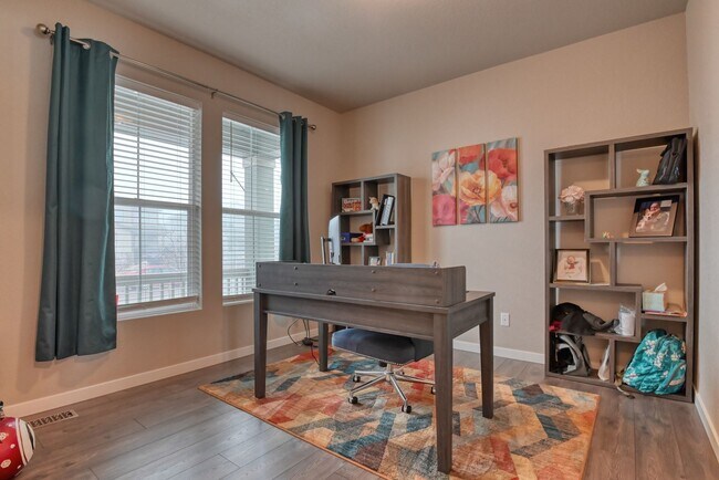 Building Photo - Welcome to this spacious 5-bedroom, 3.5-ba...