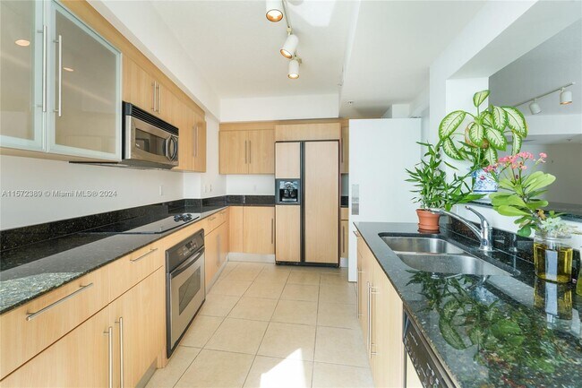 Building Photo - 335 S Biscayne Blvd