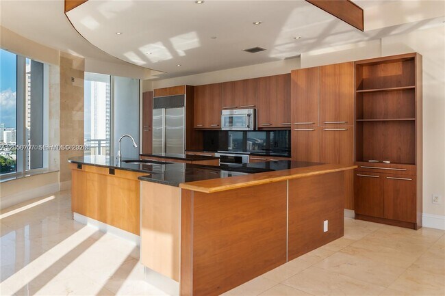 Foto del edificio - 901 Brickell Key Blvd