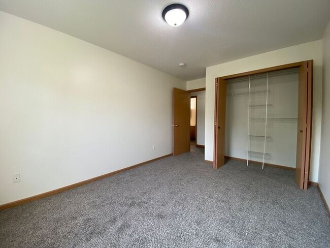 Foto del edificio - $1,050 | 2 Bedroom, 1 Bathroom Apartment | Pet Friendly* | Available for August 1st, 2026 Move In!