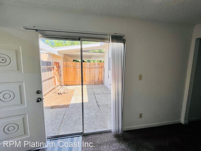 Building Photo - 2 br, 2 bath House - 6076 N. Poplar Ave. A...