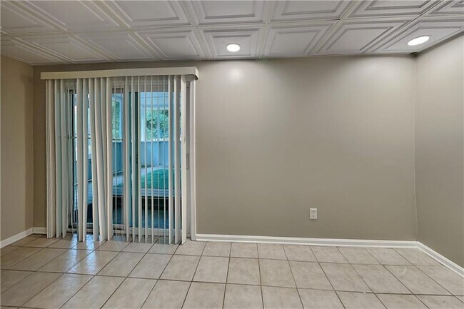 Foto del edificio - 6627 Windwood Cir