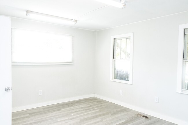 Building Photo - 2813 Calhoun Ave