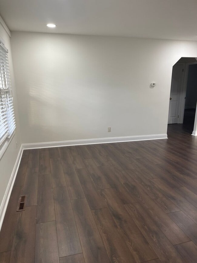 Building Photo - Old Mill Manor