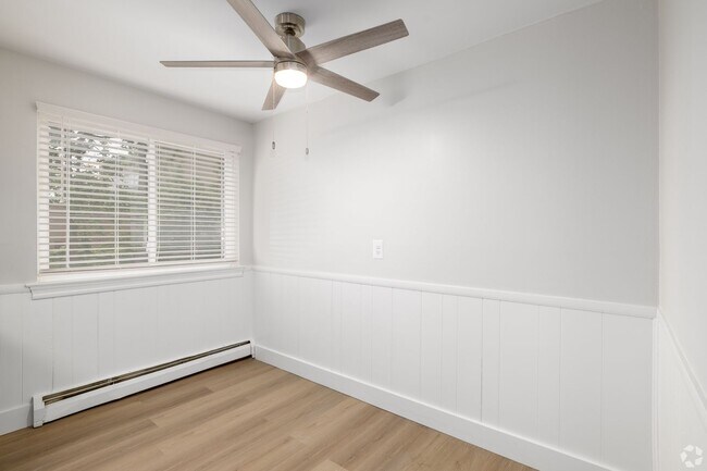 Foto del interior - 240 E County Line Rd