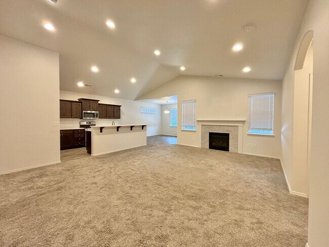 Building Photo - Beautiful Single-Family home 3 BED 2 BATH