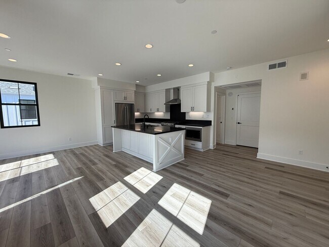 Building Photo - Brand New Encinitas Luxury Condo 1br 1 bath  garage $4300