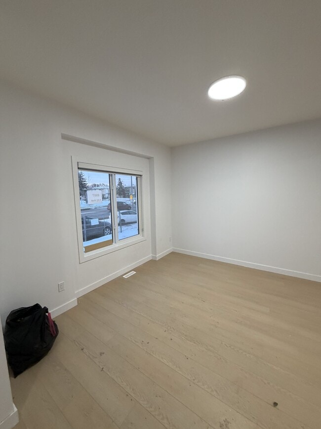 Building Photo - 8507-8132 132 Ave NW