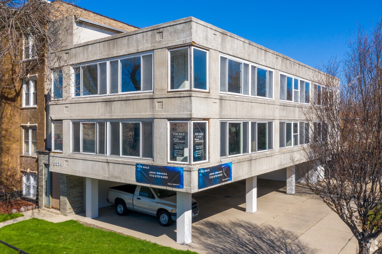 Primary Photo - 2834 W Addison St