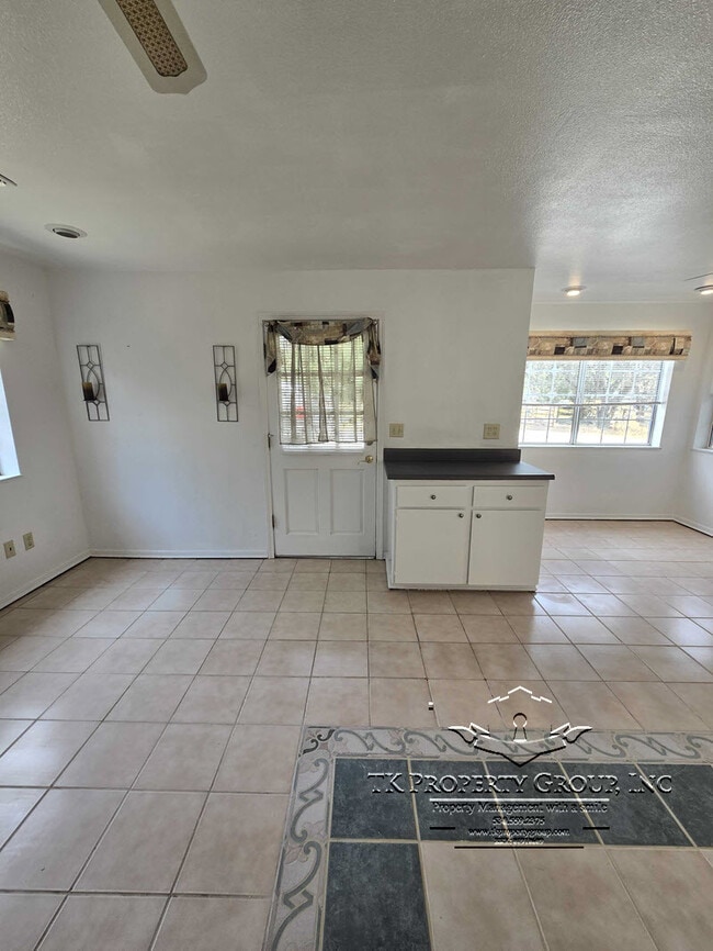 Building Photo - 17801 Penn Valley Dr
