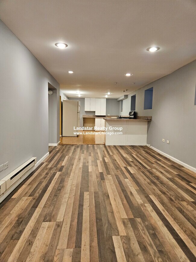 Foto del edificio - 2225 N Bissell St