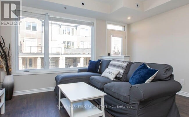 Building Photo - 609 Makwa Private