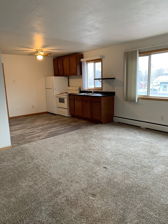 Building Photo - 462 9th Ave NW