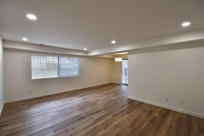Building Photo - 14033 Bessemer St