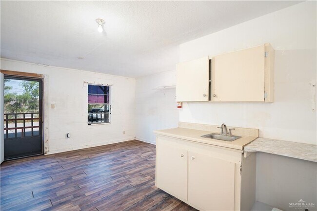 Building Photo - 11 11th St