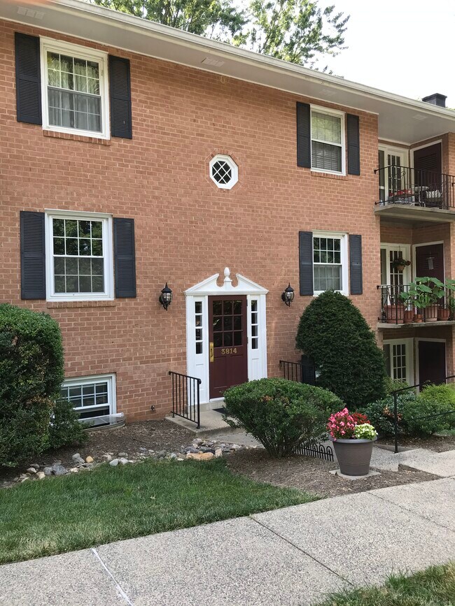 Foto del edificio - 3814 Lyndhurst Dr