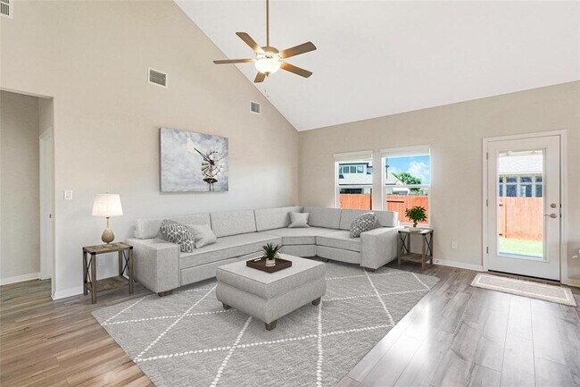 Foto del edificio - 17608 Pepperwood Cv