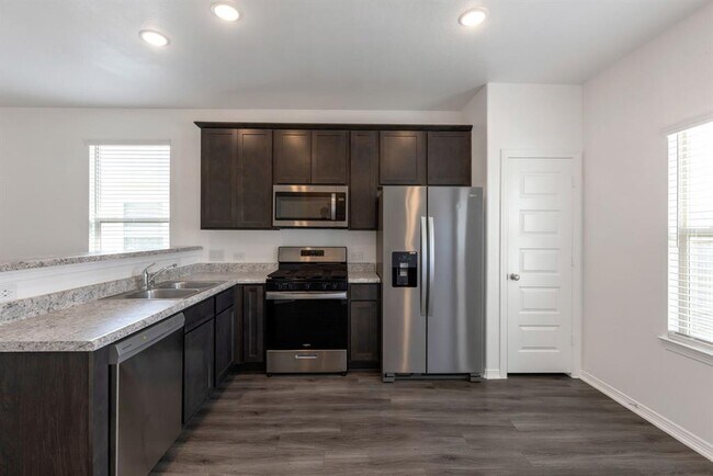 Foto del edificio - 16742 Rover Ln