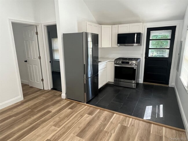 Foto del edificio - 210 E Lakewood St