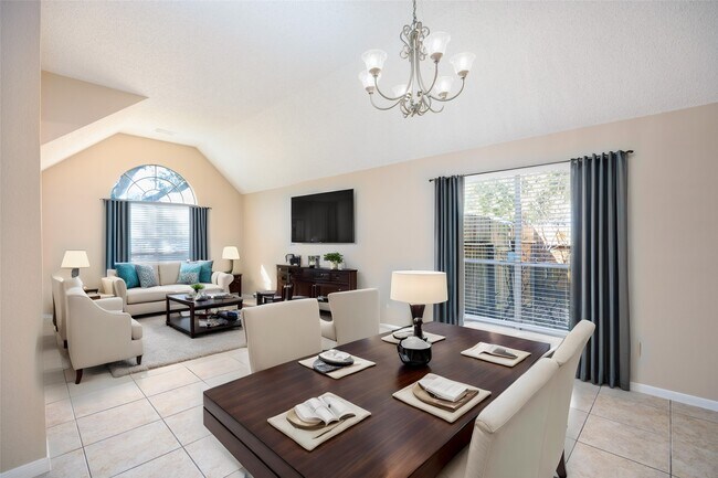 Foto del edificio - 811 Sierra Lake Dr