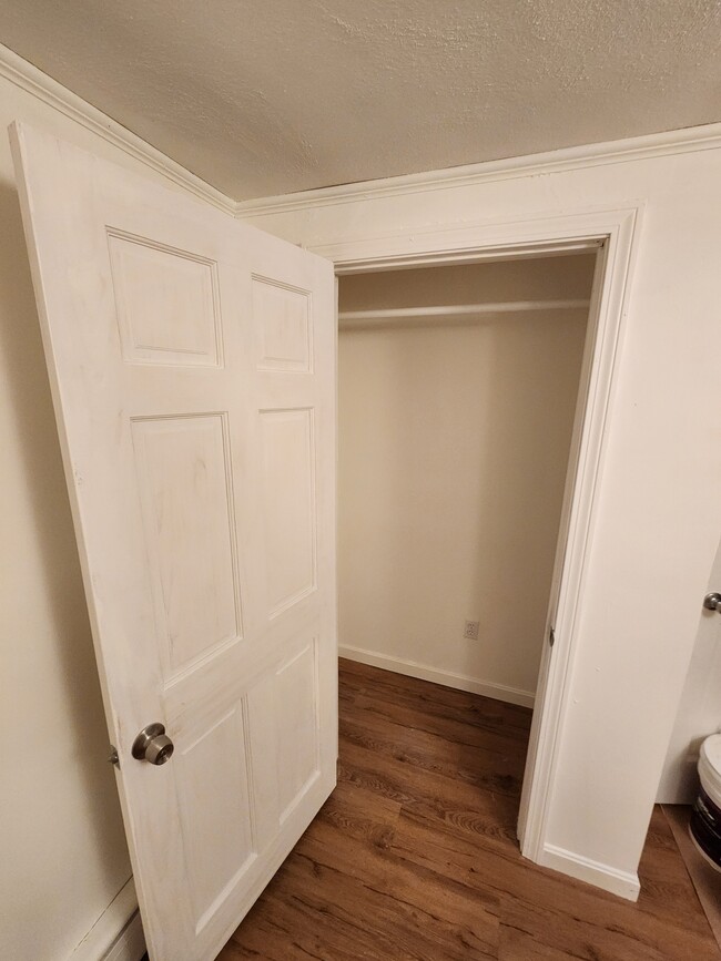 closet in room for rent - 11 Hill Rd