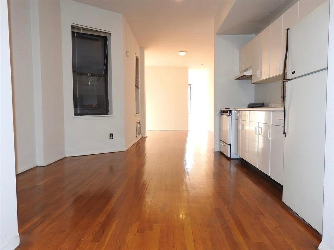 Primary Photo - 230 E 53rd St