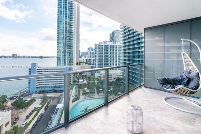 Foto del edificio - 650 NE 32nd St